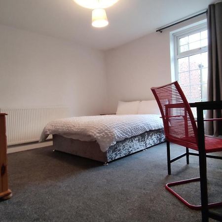 Lovely 2 Bedroom House Ворслі Екстер'єр фото