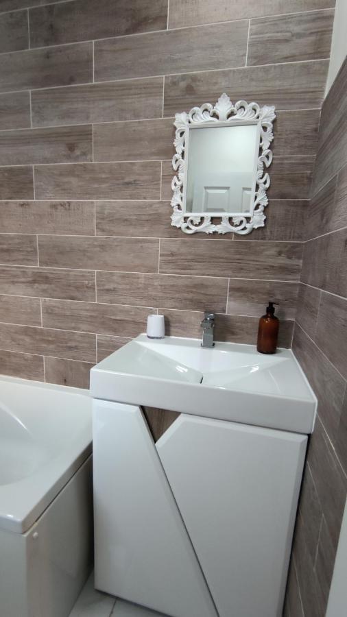 Lovely 2 Bedroom House Ворслі Екстер'єр фото