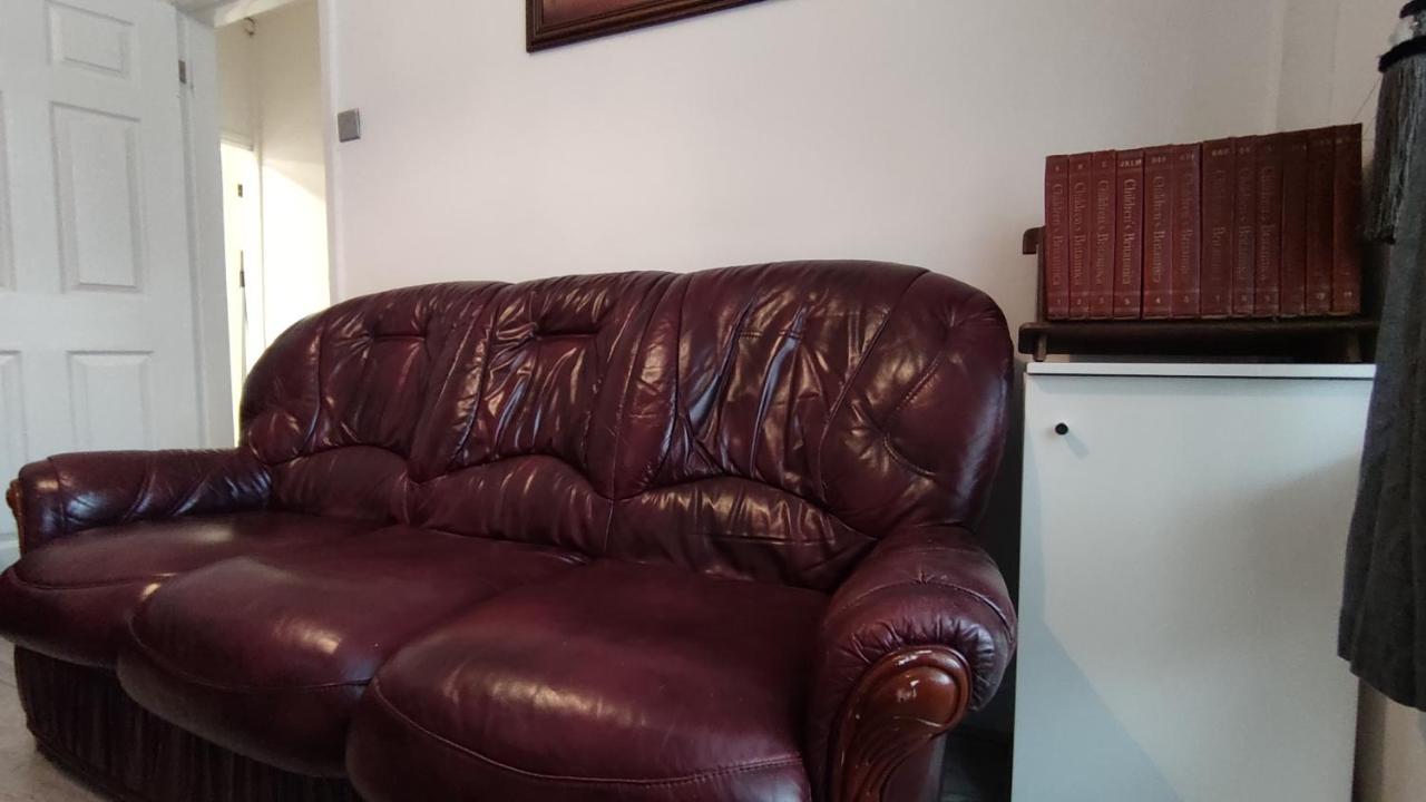 Lovely 2 Bedroom House Ворслі Екстер'єр фото
